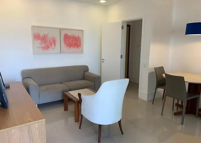 Flat Com 70 Metros Recem Reformado, Sala, Duas Suites, Cozinha, Vista Parcial Do Mar, Edificio Em Frente A Praia Da Barra Rio de Janeiro